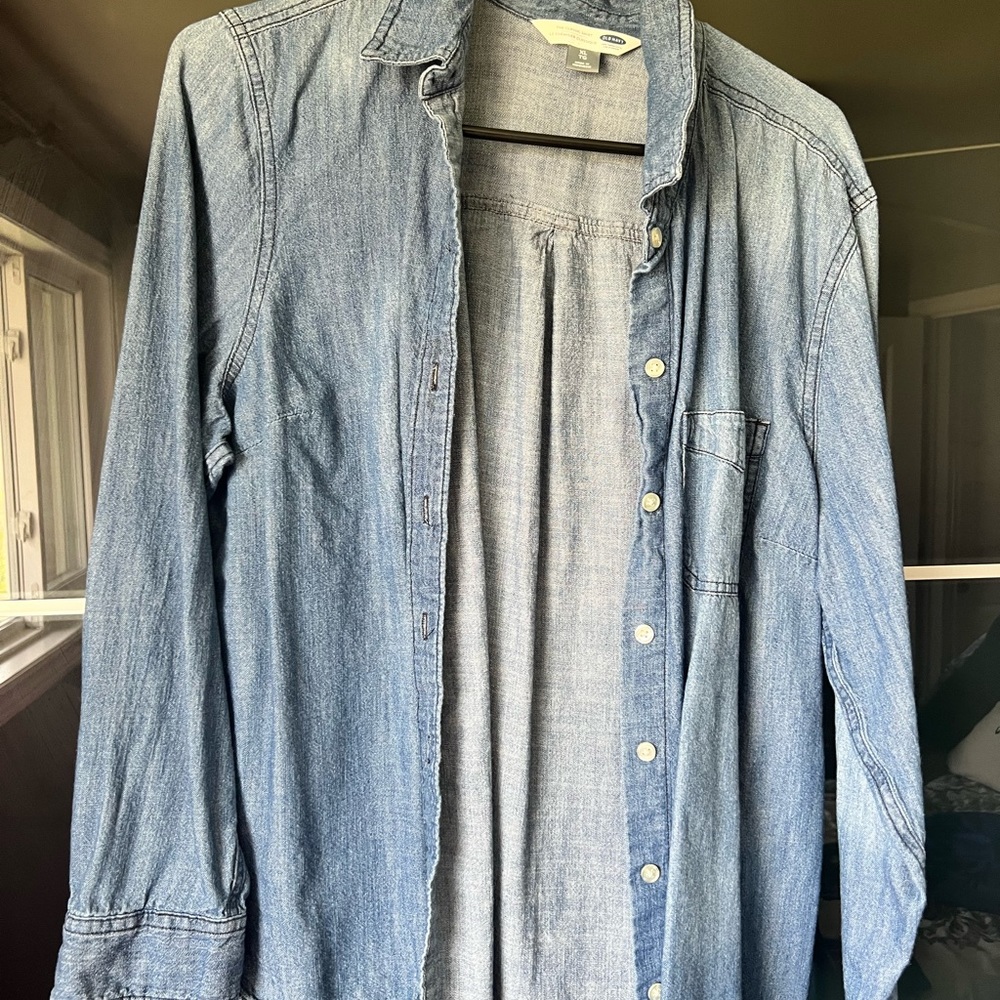 COPY - Old Navy The Classic Shirt Blue Denim Chambray Button Up Blouse Casual S…